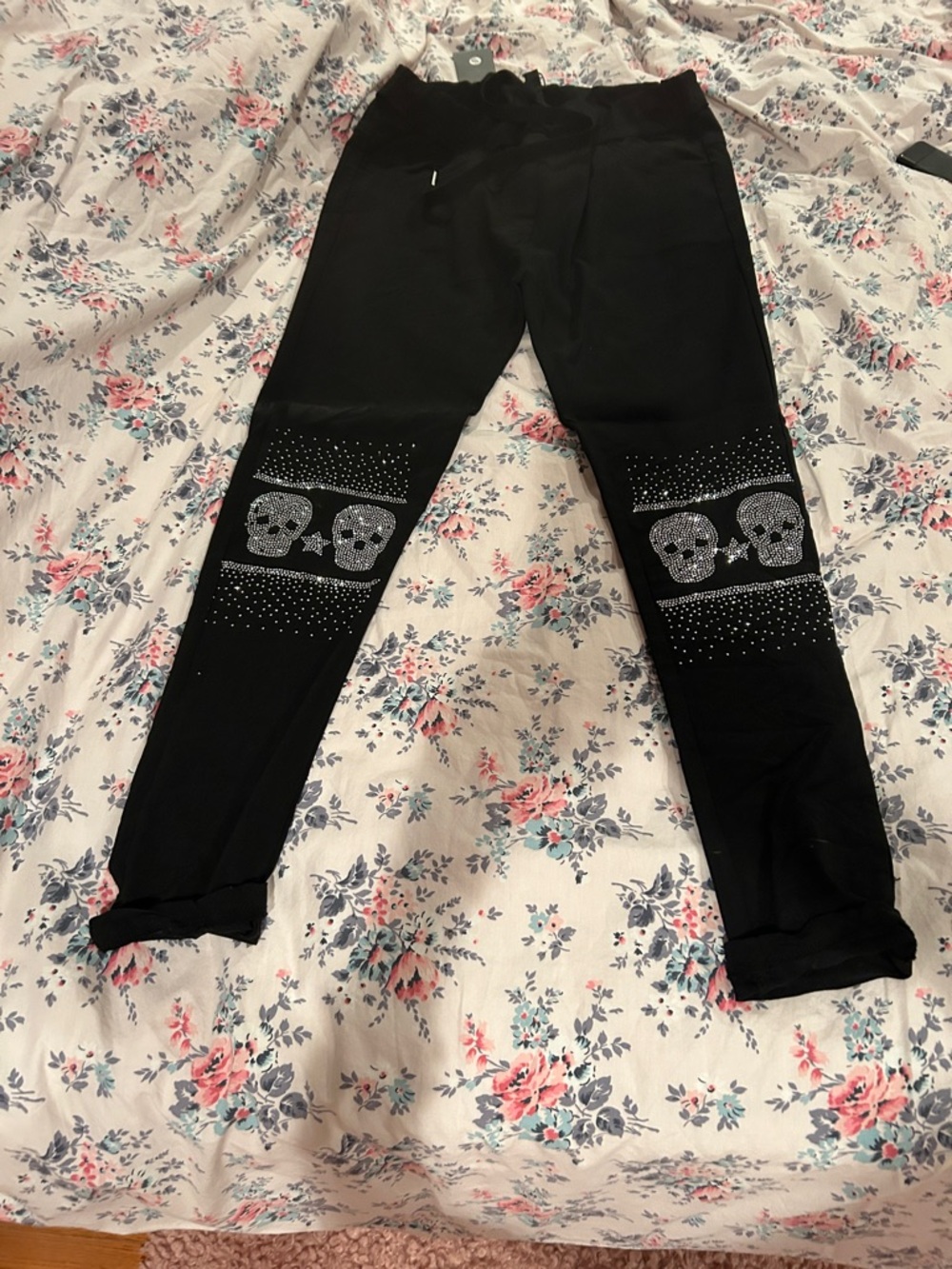 Venti 6 NWT Black Stretch Skull Embellished Joggers. Adorable! Size S